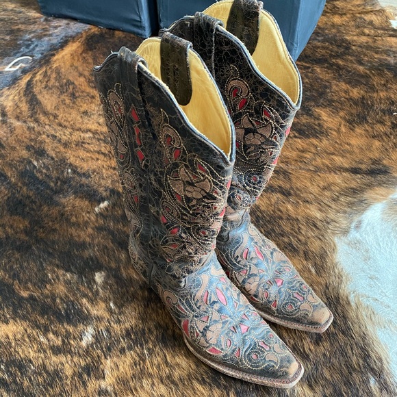 Corral Shoes - Corral Vintage Cowgirl Boots